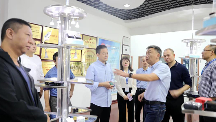 市政協(xié)副主席、九三學社郴州市委主委潘執(zhí)坤一行調研炬神電子