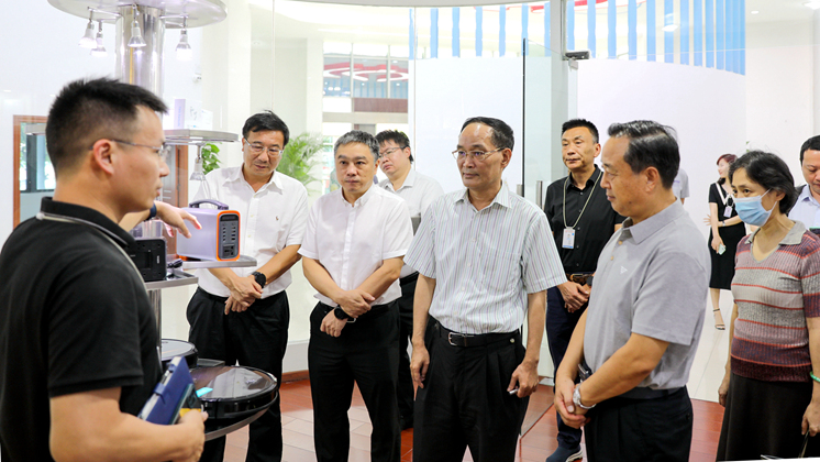 全國(guó)政協(xié)委員（廣東省委原常委、省紀(jì)委原書記）黃先耀一行考察炬神電子