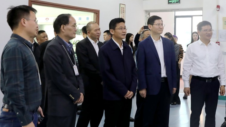 湖南省人民政府副省長(zhǎng)、黨組成員曹志強(qiáng) 蒞臨炬神電子調(diào)研